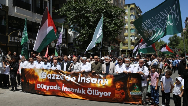 Diyarbakır'da, Hazreti Muhammed'in karikatür çizimini yayımlayan dergiye tepki