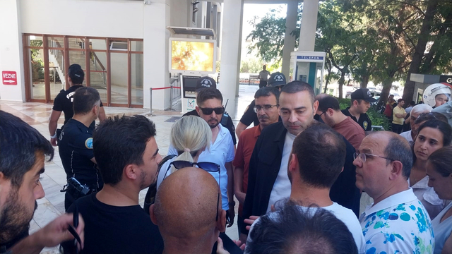 Manavgat Belediyesi'ne 'rüşvet' ve 'yolsuzluk' operasyonu; Başkan Kara gözaltına alındı (3)