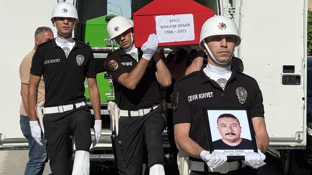 İzmir'deki orman yangınında şehit olan dozer operatörü İbrahim Demir'in cenazesi, Konya'da defnedildi