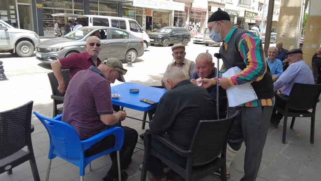 Çankırı'da dilenci kılığına giren zabıta, 10 dakikada vatandaşlardan 340 lira topladı