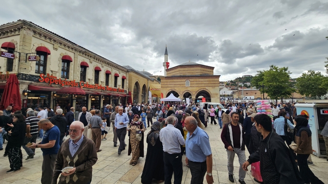 Kastamonu'da Nasrullah Meydanı'nda aşure dağıtıldı