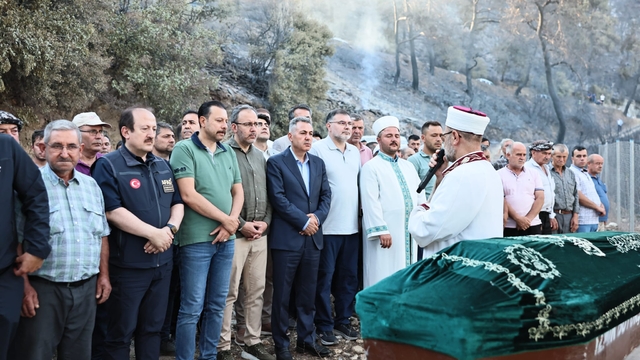 İzmir'in Ödemiş ilçesindeki orman yangınında ölen kişi toprağa verildi