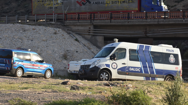 Kırıkkale'de iddialaşma sonucu köprüden ırmağa atlayan genç kayboldu