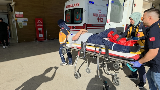 Bursa'da üzerine şeker çuvalı düşen işçi yaralandı