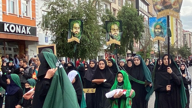 Kars'ta binlerce kişi Kerbela şehitlerini andı