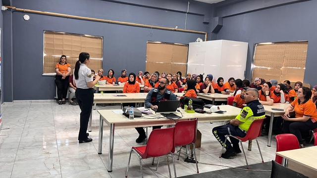 Eskişehir'de jandarma tarafından fabrika çalışanlarına seminer verildi