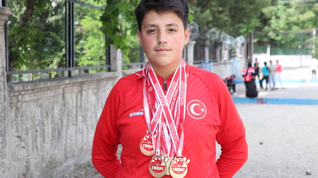 Öğretmeninin yönlendirmesiyle başladığı boccede 3 yılda 8 madalya kazandı