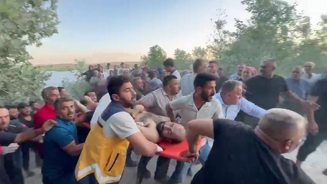 Dinamoyu tamir etmek isterken elektrik akımına kapılarak öldü