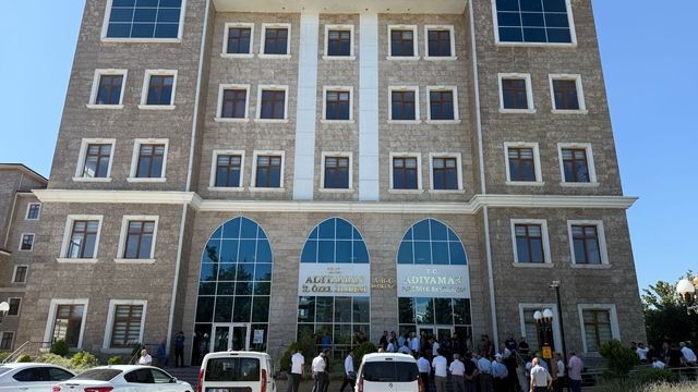 Adana Büyükşehir ve Adıyaman belediye başkanları gözaltına alındı (3)