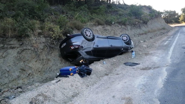 Bilecik'te devrilen otomobilin sürücüsü yaralandı