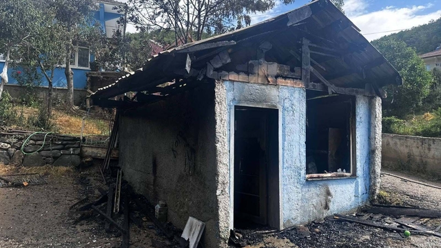 Vezirköprü'de yangın çıkan kilerde hasar oluştu