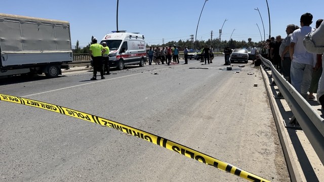 Kahramanmaraş'ta otomobil ile kamyonetin çarpıştığı kazada 1 kişi öldü, 2 kişi yaralandı