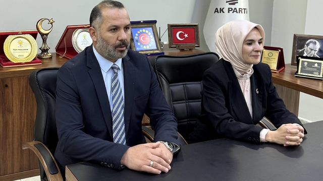 Aile ve Sosyal Hizmetler Bakanı Göktaş, Ardahan'da aşure dağıttı