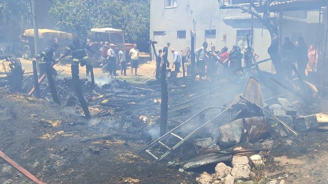 Kahramanmaraş'ta ahırda çıkan yangında 30 küçükbaş hayvan telef oldu