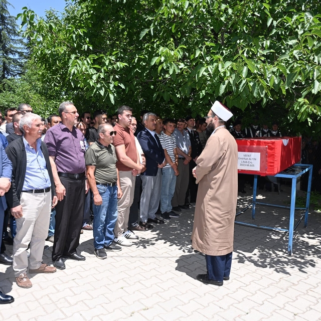 İstanbul'da trafik kazasında hayatını kaybeden astsubayın cenazesi Kırıkkal...