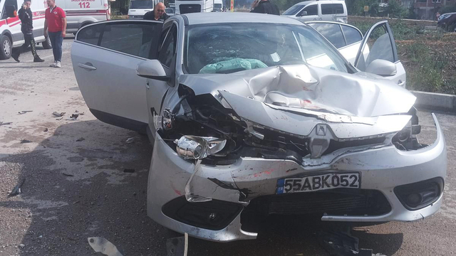 Tokat'ta iki otomobilin çarpıştığı kazada 5 kişi yaralandı