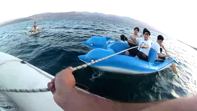 Sapanca Gölü'nde 2 saatte 4 ayrı olayda 17 kişi boğulmaktan kurtarıldı