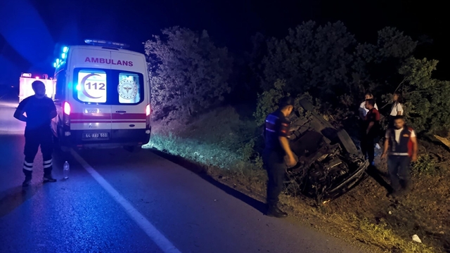 Uşak'ta otomobil şarampole devrildi: 1 ölü, 2 yaralı