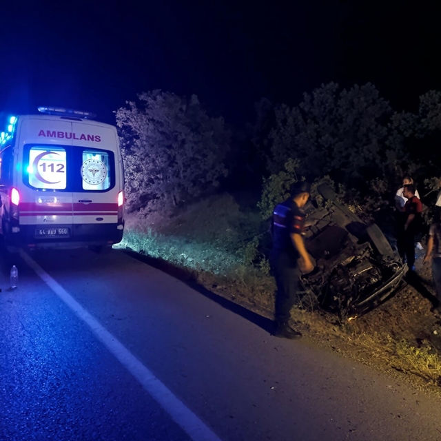 Uşak'ta otomobil şarampole devrildi: 1 ölü, 2 yaralı