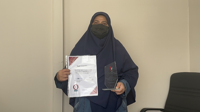 13'üncü üniversitesini birincilikle bitirdi