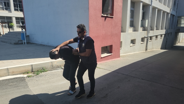 'Sazan sarmalı' yöntemiyle dolandırıcılık yapan 2 şüpheli tutuklandı