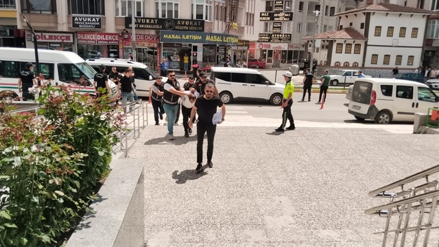 Arazide toprağa gömülü boğazı kesilmiş cesedi bulunmuştu; 3 tutuklama