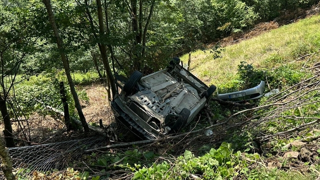 Samsun'da devrilen otomobildeki 2 kişi yaralandı
