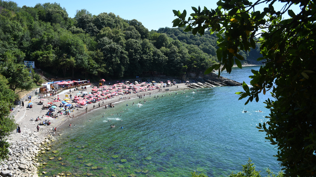Düzce'de sıcak hava nedeniyle sahillerde yoğunluk yaşandı