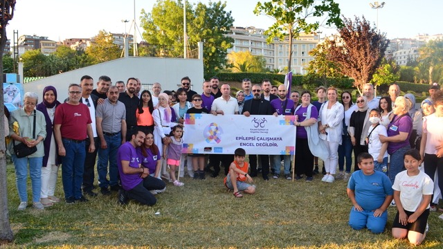 Kocaeli'de epilepsi hastaları ve aileleri için gökyüzüne balonlar bırakıldı