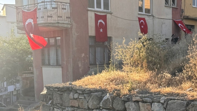 Şehit Mühimmat Astsubay Kıdemli Çavuş Akdoğan'ın Malatya'daki ailesine şehadet haberi verildi