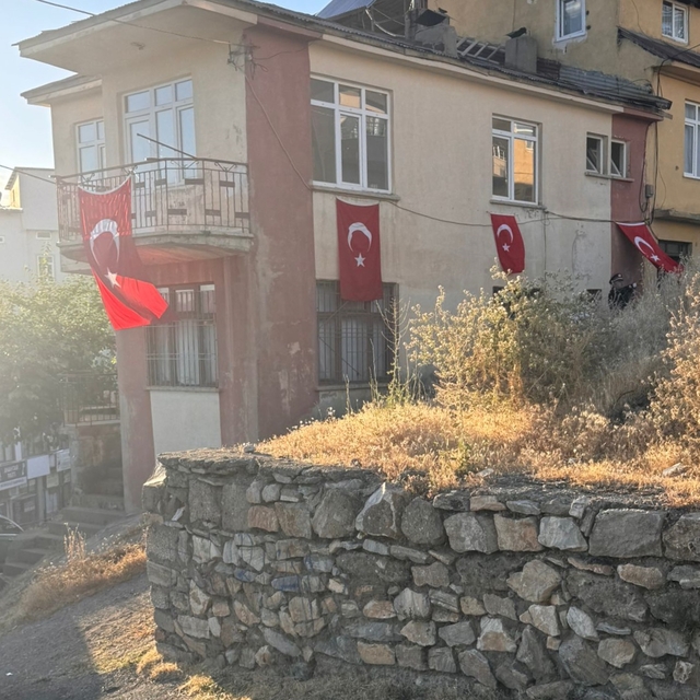 Şehit Mühimmat Astsubay Kıdemli Çavuş Akdoğan'ın Malatya'daki ailesine şeha...