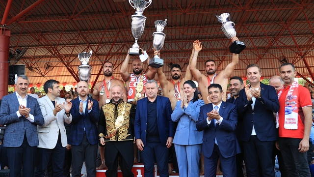 664. Tarihi Kırkpınar Yağlı Güreşleri'nin başpehlivanı Orhan Okulu, altın kemeri kuşandı
