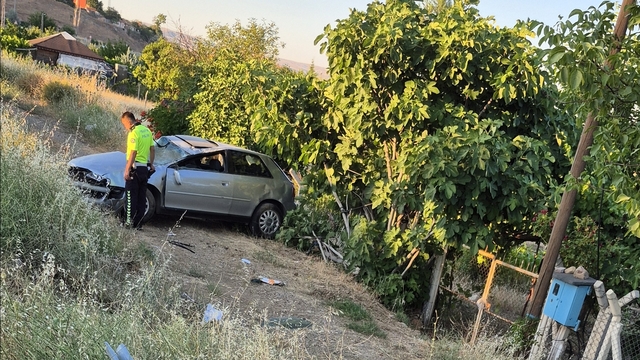 Kırıkkale'de devrilen otomobilin sürücüsü yaralandı