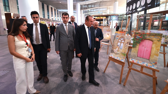 KKTC Başbakan Yardımcısı Ataoğlu, Mersin'de "Ada Kıbrıs" sergisini ziyaret etti: