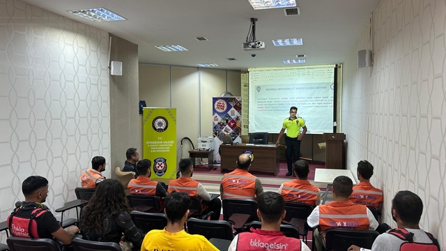 Diyarbakır'da motokuryelere eğitim verildi