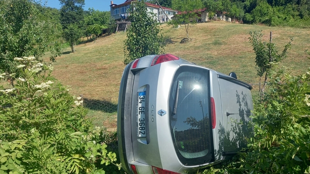 Sinop'ta otomobilin devrildiği kazada 3 kişi yaralandı