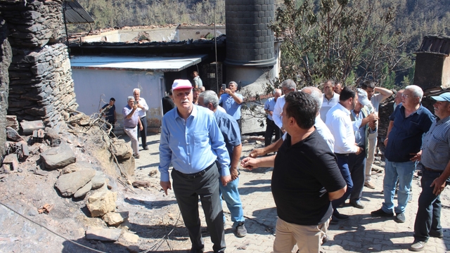 TZOB Başkanı Bayraktar, İzmir'de yangın bölgesinde incelemelerde bulundu