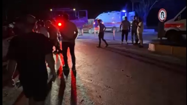 İzmir'de kamyonet ile hafif ticari araç çarpıştı: 7 yaralı