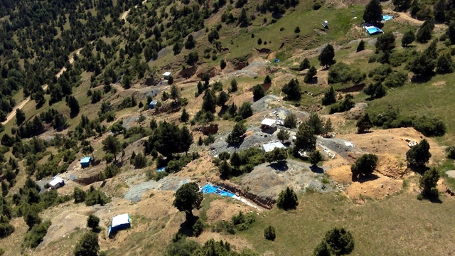 3 bin kişinin geçimini sağladığı Oltu taşı ocakları dronla görüntülendi