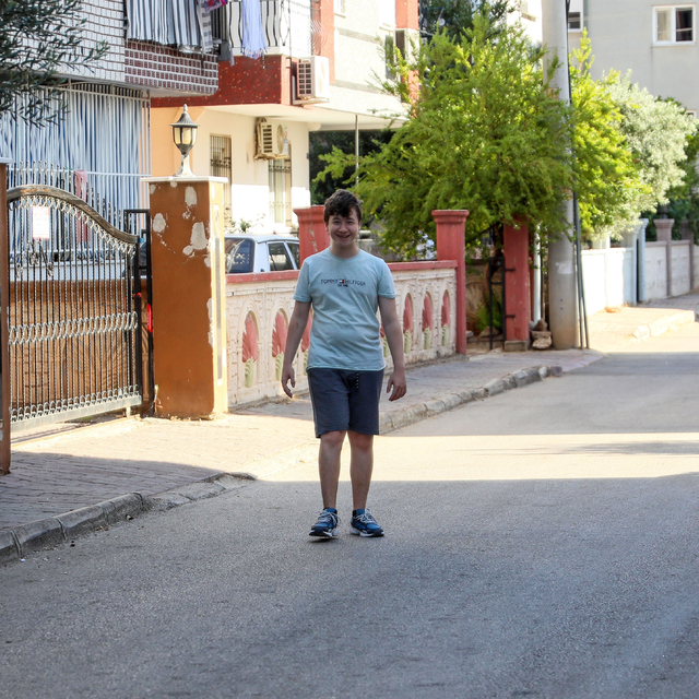 Balkondan düşen Metehan, azmiyle yeniden yürümeye başladı