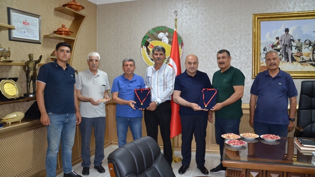 Sezonun ilk Antep fıstığı mahsulü altınla ödüllendirildi