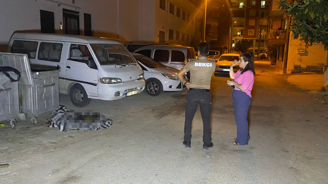 Antalya'da çöp konteynerinde yanmış köpek ölüsü bulundu