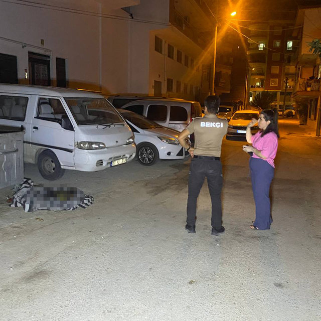 Antalya'da çöp konteynerinde yanmış köpek ölüsü bulundu