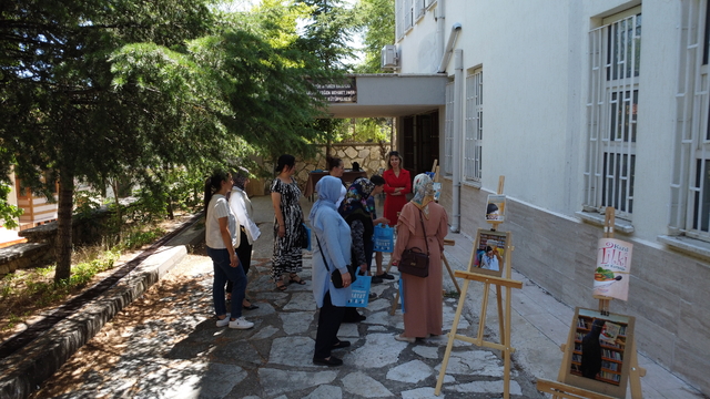 Akseki'de "Kitap Kafası" sergisi açıldı