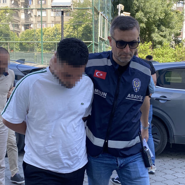 İş yerinde 2 kişinin yaralandığı silahlı saldırı kamerada (2)