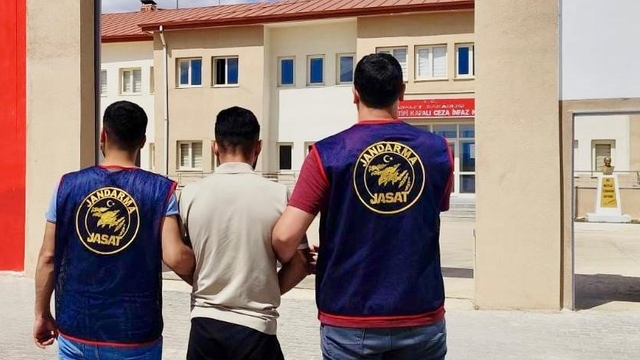 Kırşehir'de 8 yıl 9 ay kesinleşmiş hapis cezası bulunan hükümlü apartmanın bodrumunda yakalandı