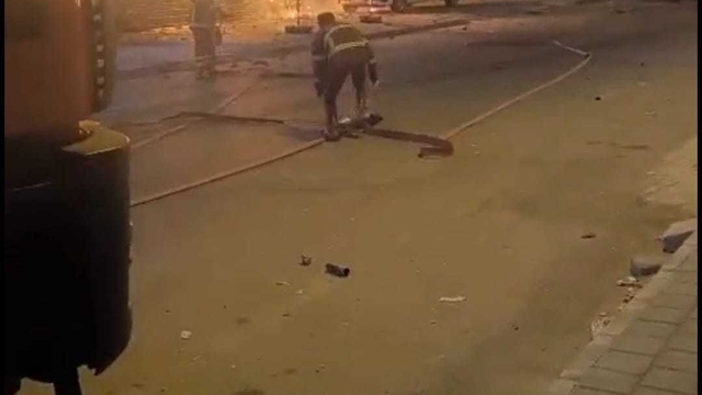 Düğün organizasyon malzemeleri satan iş yerindeki yangında havai fişekler patladı