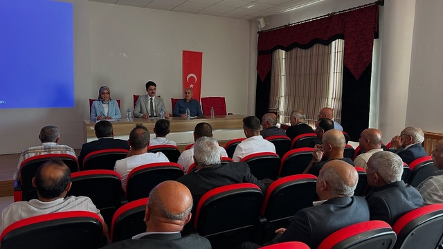 Ulaş Kaymakamı Eskimez, muhtarlarla bir araya geldi