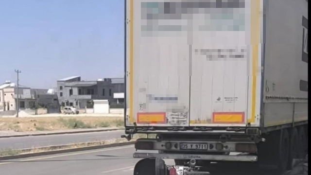 Park halindeki TIR'a çarpan motosikletin sürücüsü ağır yaralandı