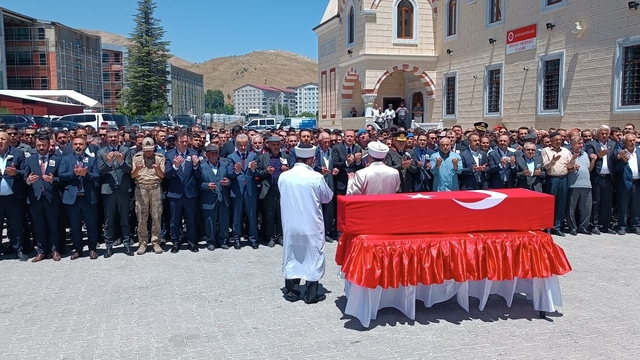 Şehit Piyade Sözleşmeli Er Uyanık, son yolculuğuna uğurlandı